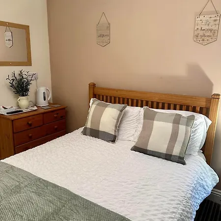Courtyard 1-bed Sleeps 2 Pets Ok *