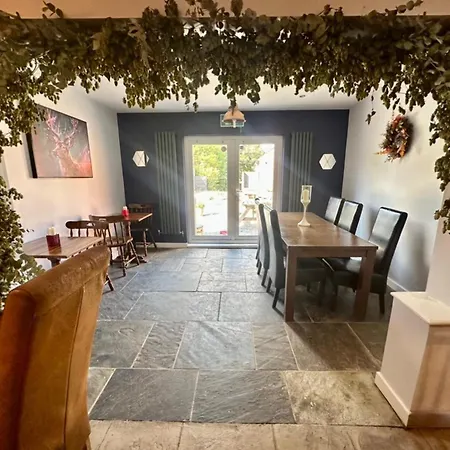 Courtyard 1-bed Sleeps 2 Pets Ok