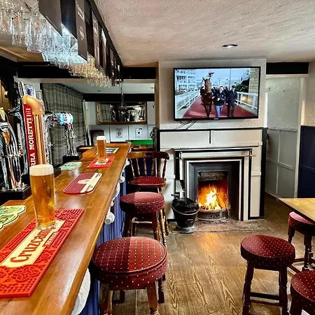 Courtyard 1-bed Sleeps 2 Pets Ok