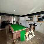 Courtyard 1-bed Sleeps 2 Pets Ok 公寓 *