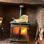 Courtyard 1-bed Sleeps 2 Pets Ok 公寓