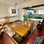Courtyard 1-bed Sleeps 2 Pets Ok 诺斯阿勒顿