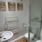 Courtyard 1-bed Sleeps 2 Pets Ok * 诺斯阿勒顿
